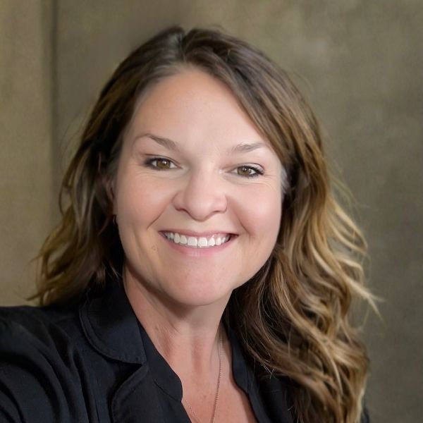 Kristen Ithurburu headshot